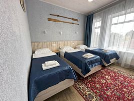 Трёхместный номер Стандарт Богудония с балконом, Отель Крыжовник, Таганрог