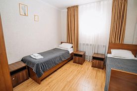 Трёхместный номер Эконом Плюс, Отель Крыжовник, Таганрог