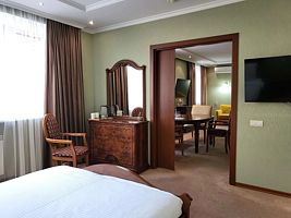 Двухместный номер Deluxe с 2 комнатами 2 отдельные кровати, Отель Брют, Самара