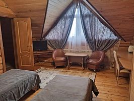 Двухместный номер в деревянном коттедже 2 отдельные кровати, Отель Колыба, Изворотень