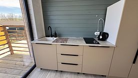 Четырёхместный коттедж Standard с балконом и с красивым видом из окна, Отель Зона Комфорта, село Юркино