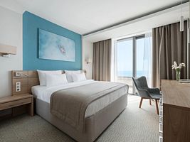 Люкс семейный FSS с балконом и с видом на море, Отель HIDENS APART HOTEL, Небуг