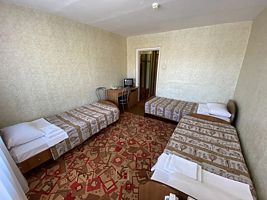 Трёхместные апартаменты Economy с балконом и с красивым видом из окна, Отель Сталагмит, Шарташи