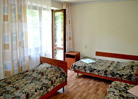 Кровать в общем номере с балконом и с красивым видом из окна, Отель Динамо, Ставрополь