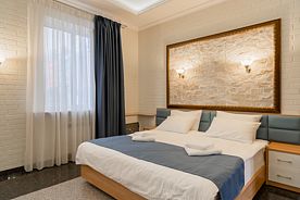 Двухместные апартаменты Deluxe с балконом двуспальная кровать, Отель Мандарин, Пестово