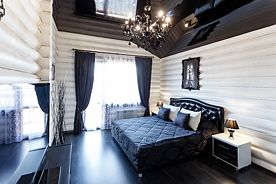 Двухместный номер Black & White с балконом и с красивым видом из окна двуспальная кровать, Мини-отель LogHouse, Нижний Новгород