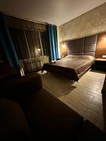 Двухместный полулюкс с видом на внутренний двор двуспальная кровать, Мини-Отель Шоколад, Новороссийск