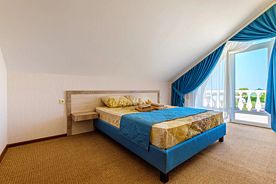 Двухместный номер Deluxe с балконом и с красивым видом из окна двуспальная кровать, Мини-отель Ай-Петри, село Береговое, муниципальный округ Феодосия