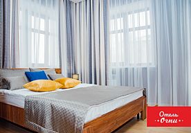 Двухместный люкс с красивым видом из окна двуспальная кровать, Мини-Отель Огни, Барановка