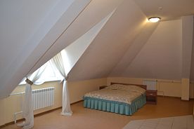 Двухместный номер первой категории Мансарда двуспальная кровать, Мини-отель У Петровича, Обь