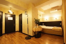 Двухместный семейный номер Comfort с балконом двуспальная кровать, Мини-отель на Мира, Красноярск