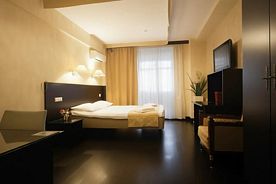 Двухместный номер Comfort с балконом двуспальная кровать, Мини-отель на Мира, Красноярск