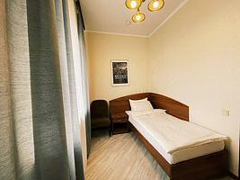 Улучшенный трехместный номер с балконом, Городской мини-отель Astra Inn, Астрахань
