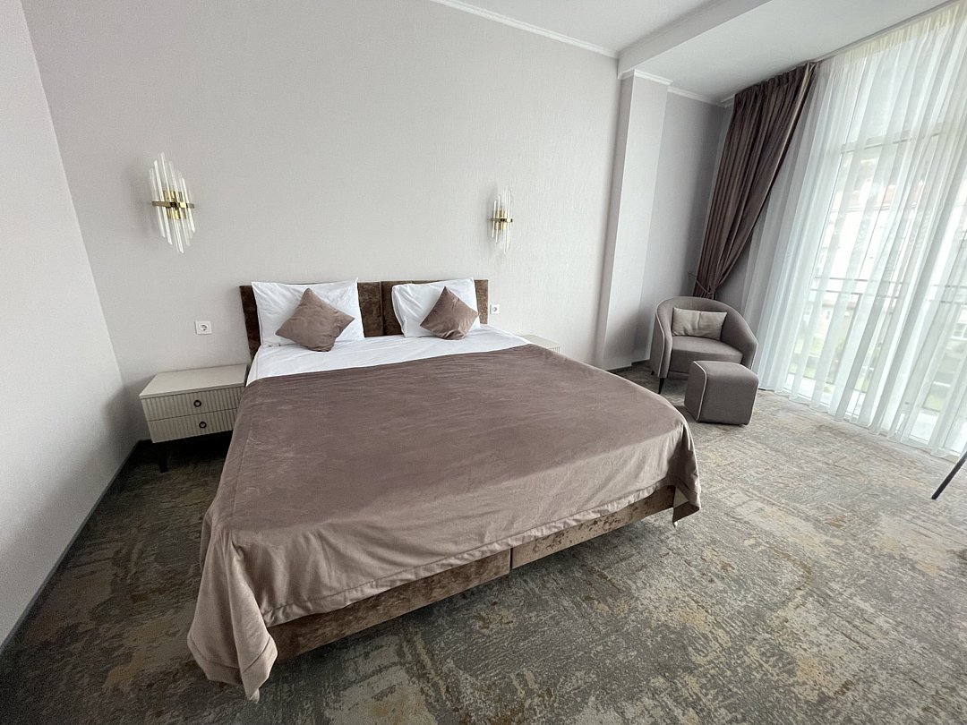 Стандартный 2-местный 1-комнатный (с балконом, вид на горы)