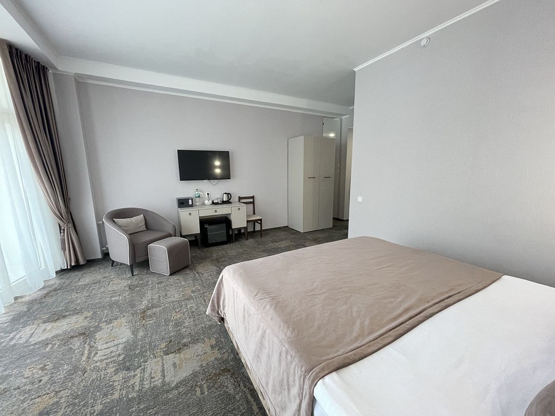 Стандартный 2-местный 1-комнатный (с балконом, вид на горы)