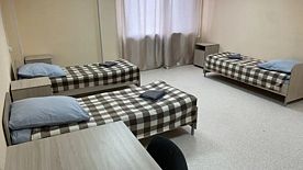 Кровать в Стандартном номере с 3 кроватями, Хостел 4 Комнаты, Сургут