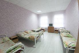 Кровать в двенадцатиместном номере, Гостиница ЭкономЪ, Каменск-Уральский