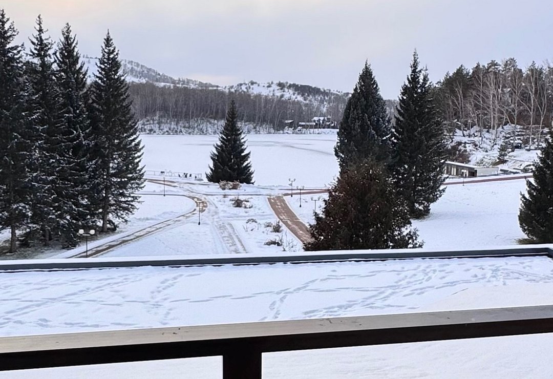 Люкс (корпус Алира Пэлас) вид на озеро, без террасы