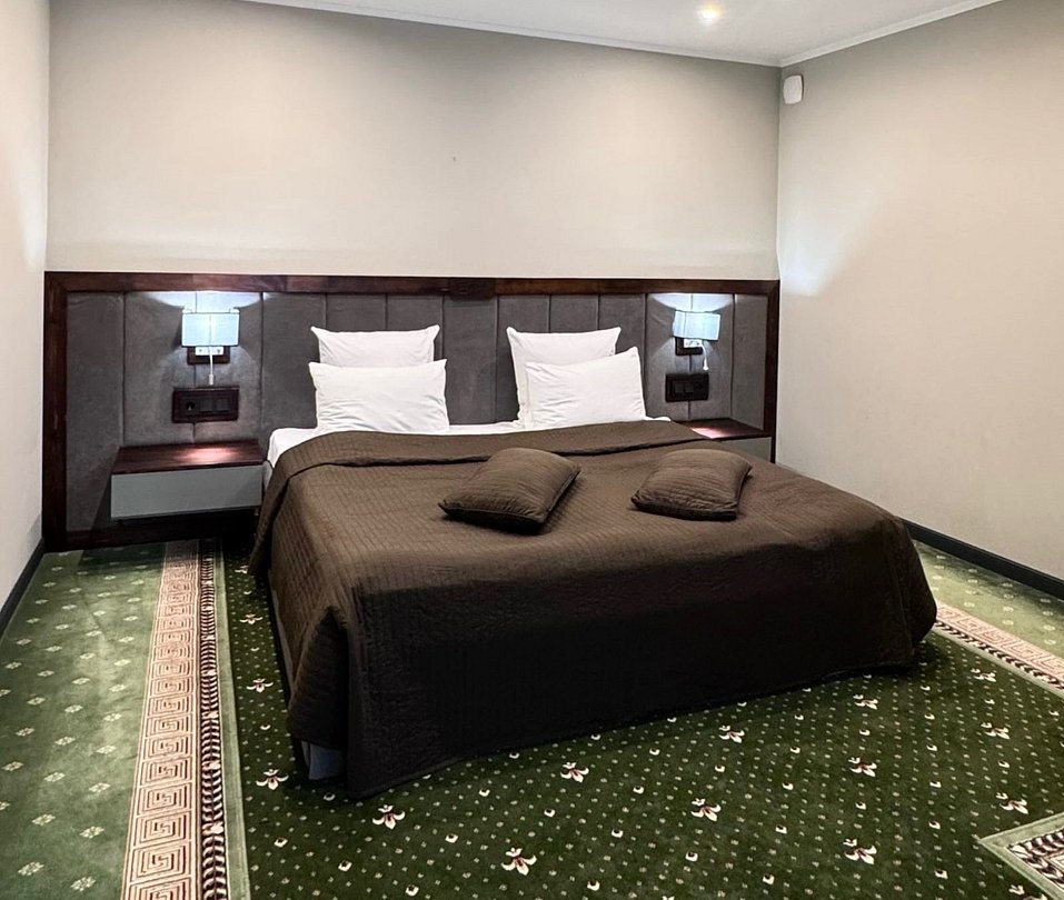 Люкс (корпус Алира Пэлас) вид на озеро, с террасой