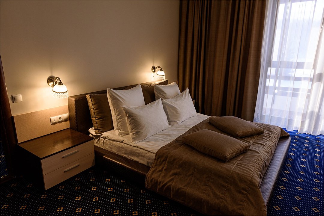 Люкс (корпус Югославский) вид на озеро