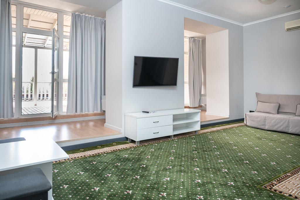 Студия (корпус Алира Пелас) вид на озеро