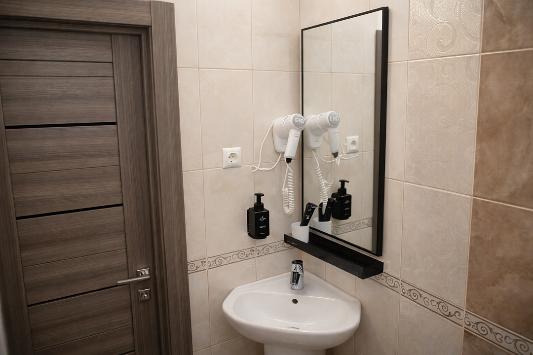 Люкс 2-местный 2-комнатный (с балконом, вид на море)