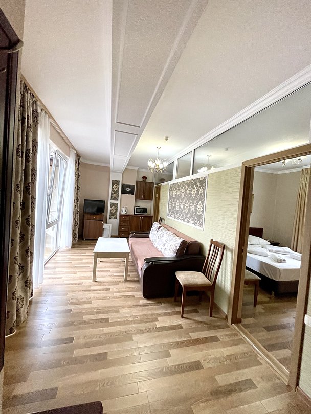 Люкс 4-местный 3-комнатный