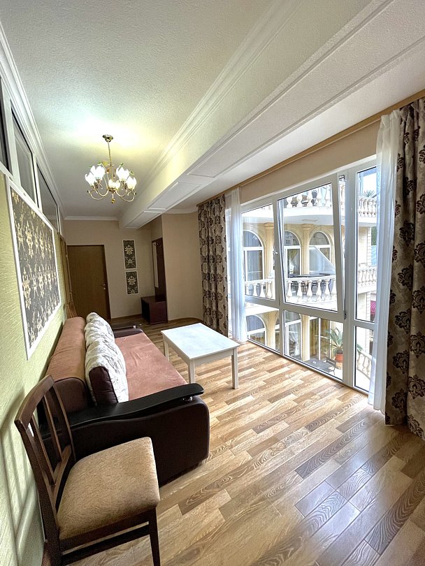 Люкс 4-местный 3-комнатный