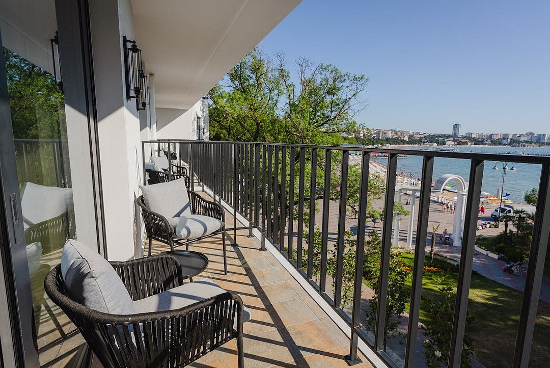 Люкс 2-местный 2-комнатный (4* корпус № 4, с террасой)