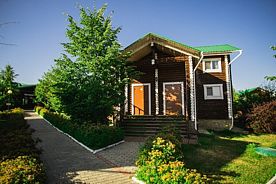 Семейный, Гостиница Белая лошадь, Сысертский