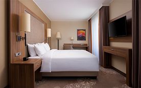 НОМЕР КАТЕГОРИИ SUPERIOR С БОЛЬШОЙ КРОВАТЬЮ (KING SIZE), Отель Hilton Tyumen, Тюмень