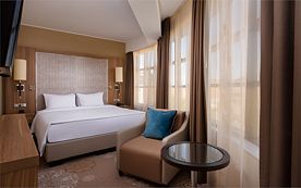 НОМЕР КАТЕГОРИИ DELUXE С БОЛЬШОЙ КРОВАТЬЮ (KING SIZE), Отель Hilton Tyumen, Тюмень