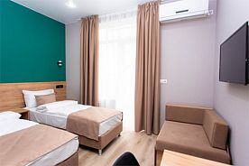 Улучшенный двухместный номер с доп. местом и большим балконом, Гостиница Светлана, Анапа