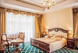 Люкс  двухкомнатный с балконом и видом на море, Отель Grand Palace, Светлогорск