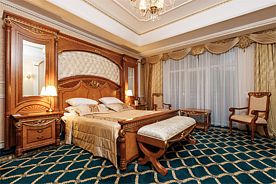 Представительский двухкомнатный люкс с балконом и видом на море, Отель Grand Palace, Светлогорск