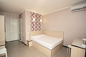 Стандарт 2х местный с видом на бассейн, Гостиница Спарта, Дивноморское