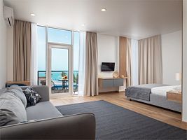 С видом на море, Отель Vista Mare, Сириус