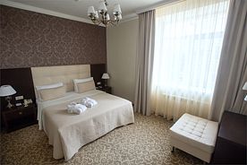 "Двухкомнатный люкс" ("De Luxe") с двуспальной кроватью («King size»), Отель Бардин, Новокузнецк