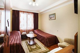 Стандартный двухместный номер с 2 односпальными кроватями,в малом корпусе, Гостиница Кристалл, Домбай