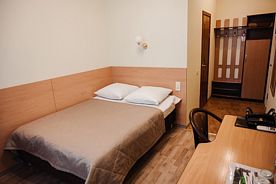 С ОДНОЙ ДВУСПАЛЬНОЙ КРОВАТЬЮ (одноместный / двухместный однокомнатный), Гостиница Октябрьская, Тверь