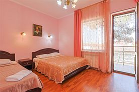 Стандарт 3-х местный с балконом, Отель Золотое Руно, Кабардинка