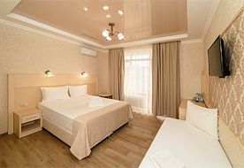 Комфорт с балконом трехместный, Отель Бали, Анапа