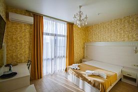 Комфорт трехместный с балконом, Отель Гриф, Адлер
