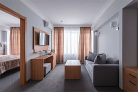 Junior Suite двухкомнатный с балконом, Гостиница Отель Ленинград, Махачкала