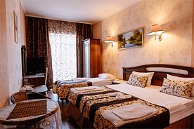Улучшенный трехместный номер с балконом, Отель Imperial, Геленджик