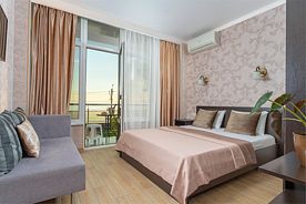 Делюкс с балконом и видом на черное море, Отель Guest House Helas, Лазаревское