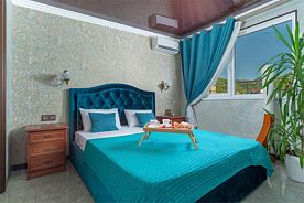 Двухкомнатный Люкс с видом на черное море и величественные горы, Отель Guest House Helas, Лазаревское