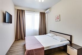 Апартаменты Делюкс с балконом со своим санузлом и кухней, Отель Грин Холл, Ростов-на-Дону
