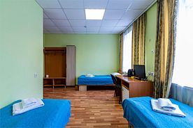 Трехместный номер ЭКОНОМ с тремя односпальными кроватями и собственными удобствами, Гостиница Гостиница Большой Урал, Екатеринбург