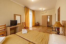 Стандарт Улучшенный с балконом, Отель Империя, Сочи